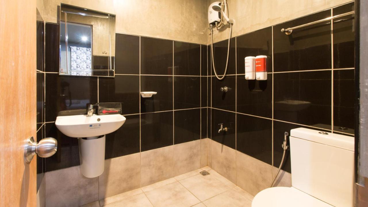 Reddoorz Plus @ Taft North Mandurriao Илоило Экстерьер фото